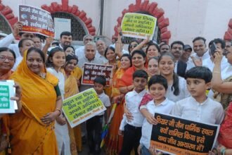 शिखर जी के पर्यटन स्थल बनाने की घोषणा के बाद जैन समाज आक्रोश मेंं, भिलाई दुुर्ग के सकल जैन समाज ने किया मौन विरोध, जुटे हजारों लोग