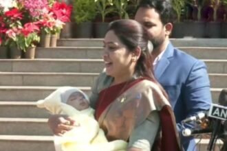 तीन महीने के मासूम को लेकर विधानसभा पहुंचीं विधायक, बोलीं- मतदाताओं के सवालों के जवाब लेने आई हूं