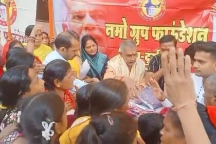 Hemchand Yadav Birthday:नमो फाउंडेशन ने उनकी स्मृति पर गरीबों और जरूरतमंद लोगों को गर्म कपड़ों का किया वितरण