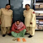 पुलिस ने छापेमार कार्रवाई करते हुए महिला को गिरफ्तार कर लिया है।