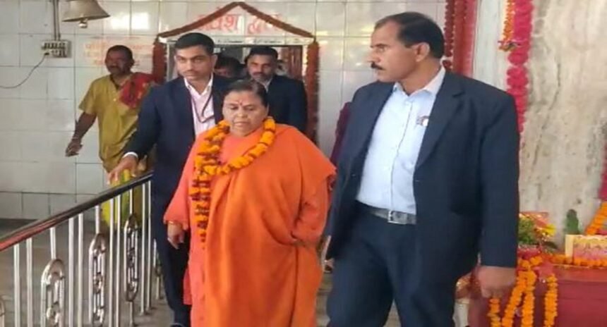 महामाया के द्वार पहुंची MP की पूर्व CM उमा भारती, रतनपुर के प्रसिद्ध सिद्धपीठ में की पूजा-अर्चना, की सुख-समृद्धि की कामना