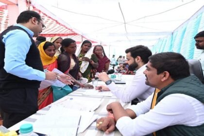 Big Breaking: दुर्ग कलेक्टर ने पंचायत सचिव को किया निलंबित, ग्रामीणों की शिकायत पर रोजगार सचिव को भी हटाने के दिए निर्देश