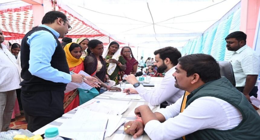 Big Breaking: दुर्ग कलेक्टर ने पंचायत सचिव को किया निलंबित, ग्रामीणों की शिकायत पर रोजगार सचिव को भी हटाने के दिए निर्देश