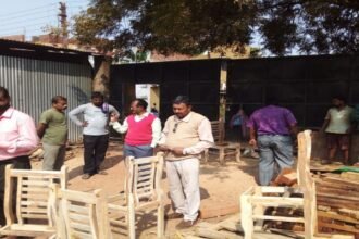 भिलाई निगम ने फर्नीचर दुकान को किया सील, बार-बार नोटिस देने के बाद भी नहीं माना संचालक तो अधिकारियों ने दिखाई सख्ती