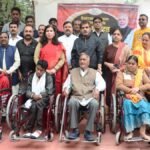 सांसद सरोज पांडेय ने दिव्यांगजनो व वृद्धजनों को स्वास्थ्य संबंधित सहायता उपकरणों का किया वितरण