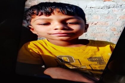 35 फीट गहरे बोरवेल में गिरा 6 साल का मासूम बच्चा, पिता से बोला..पापा यहां बहुत अंधेरा है, मुझे डर लग रहा…जल्दी निकालो