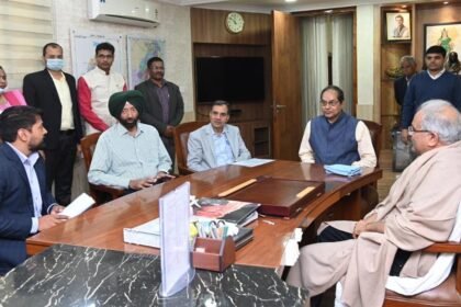 राज्य प्रशासनिक सेवा संघ ने की सीएम बघेल से मुलाकात, सेवा की शर्तों में गुणात्मक सुधार के लिए किया अनुरोध