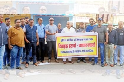 विधानसभा रवाना होने से पूर्व वोरा ने कलेक्टर से की चर्चा, कहा-डिवाइडर की समस्या का समाधान करे प्रशासन