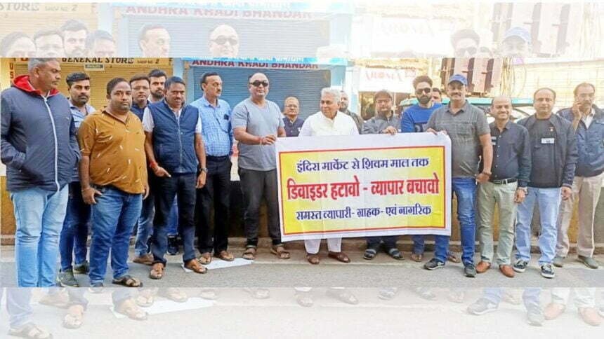 विधानसभा रवाना होने से पूर्व वोरा ने कलेक्टर से की चर्चा, कहा-डिवाइडर की समस्या का समाधान करे प्रशासन