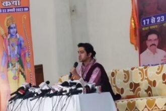 मुस्लिम युवती ने अपनाया हिंदू धर्म, कहा-यहां भाई-बहन की शादी नहीं होती, बागेश्वर धाम के दरबार में बोली युवती