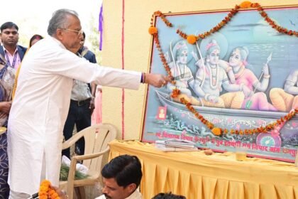 हम सभी को मर्यादा पुरुषोत्तम भगवान राम को नैया पार कराने वाले भक्त गुहा निषाद राज से प्रेरणा लेना चाहिए- ताम्रध्वज साहू