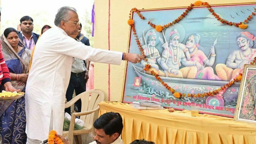 हम सभी को मर्यादा पुरुषोत्तम भगवान राम को नैया पार कराने वाले भक्त गुहा निषाद राज से प्रेरणा लेना चाहिए- ताम्रध्वज साहू