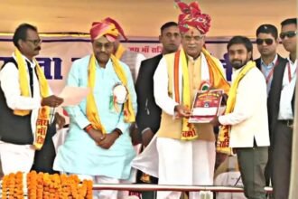 रक्तदान के क्षेत्र में उत्कृष्ट सेवा के लिए सीएम बघेल ने राजिम में किया सूरज साहू का सम्मान