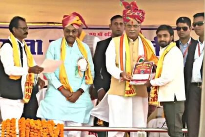 रक्तदान के क्षेत्र में उत्कृष्ट सेवा के लिए सीएम बघेल ने राजिम में किया सूरज साहू का सम्मान