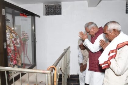 Bhent Mulakat: सिहावा पहुंच सीएम बघेल, भगत बाबा और माँ शीतला के दर्शन कर प्रदेश की सुख-समृद्धि की कामना की