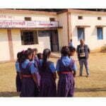 कलेक्टर ने स्कूल में बच्चों की क्लास ली, छत्तीसगढ़ी बोली, कला-संस्कृति एवं पारम्परिक परिधान के बारे में रोचक जानकारी ली