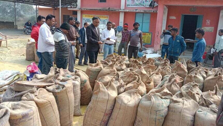 Irregularity in paddy purchase: 70 bags of non-standard paddy seized, action taken during inspection