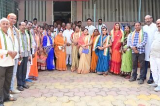 ग्राम मंचादुर के देवांगन समाज के 50 से ज्यादा महिला पुरुष ने किया कांग्रेस प्रवेश