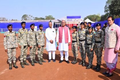 नक्सल मोर्चे पर पूरी मुस्तैदी से डटी हैं दंतेश्वरी फाइटर्स, सीएम बघेल से चर्चा के दौरान साझा किये अपने अनुभव