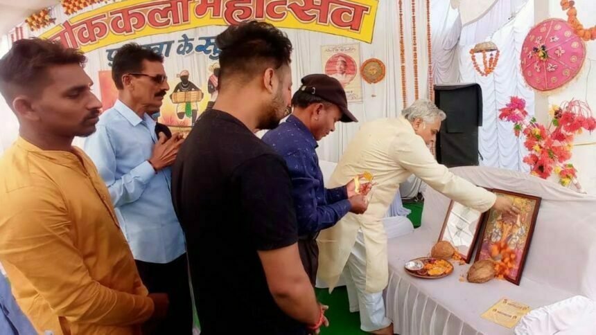 पुरखा के सुरता कार्यक्रम का विधायक ने दीप प्रज्वलित कर किया शुभारंभ