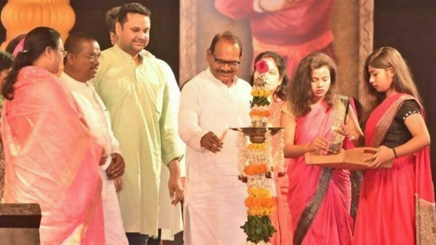 युवा महोत्सव से मिल रहा युवाओं को अभिव्यक्ति का अवसर : डॉ.टेकाम