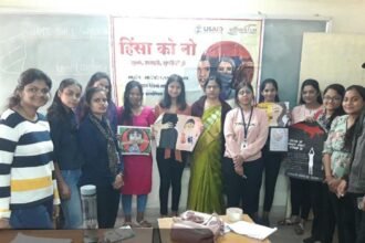 स्वरूपानंद महाविद्यालय में विश्व हिन्दी दिवस के अवसर पर पोस्टर प्रतियोगिता का आयोजन