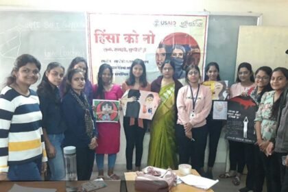 स्वरूपानंद महाविद्यालय में विश्व हिन्दी दिवस के अवसर पर पोस्टर प्रतियोगिता का आयोजन