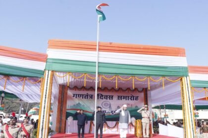 कृषि मंत्री रविन्द्र चौबे ने ध्वजारोहण कर परेड की ली सलामी, उल्लेखनीय कार्य करने वाले अधिकारी-कर्मचारी हुए सम्मानित