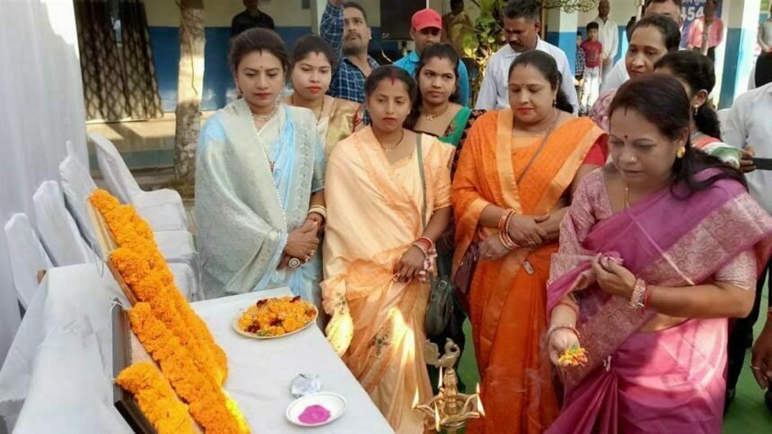 महापौर ने ध्वजारोहण कर नगर निगम की उपलब्धियों पर प्रकाश डाला