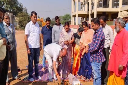 पार्षदनिधि से होगा शीतला मंदिर प्रांगण का बाऊन्ड्रीवाल, वार्डवासियों ने किया सम्मान