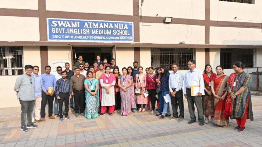 प्रशिक्षु आईएएस की टीम शासन की फ्लैगशिप योजनाओं से हुई अवगत