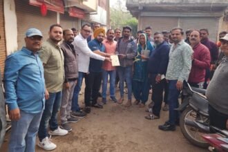 ट्रक ट्रेलर एसोसिएशन की सराहनीय पहल, बिटिया के विवाह के लिए दिया 25 हजार रुपए का सहयोग