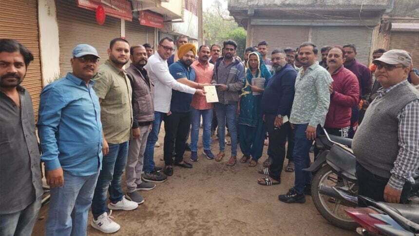 ट्रक ट्रेलर एसोसिएशन की सराहनीय पहल, बिटिया के विवाह के लिए दिया 25 हजार रुपए का सहयोग