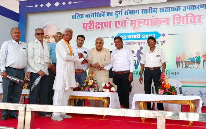 विकलांग बुजुर्गों को जल्द मिलेगा शासन की योजना का लाभ : अरुण वोरा