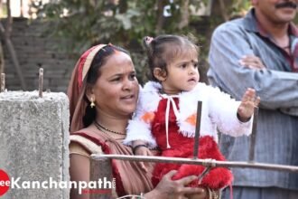 रुको...रुको...रुको...देखो ...फोटो कुछ कह रही है....सीएम भूपेश के भेंट मुलाकात में पहुंची मासूम, जाने क्या कहना चाह रही है?