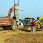 रात की काली स्याह को तोड़ती उम्मीद की रोशनी का पुल हो रहा तैयार, कैमरे से हो रही निगरानी