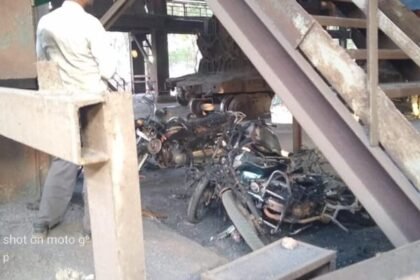 बीएसपी में हादसा: हॉट मेटल पलटते समय जमीन पर गिरा, कई गाड़ियां जलकर खाक