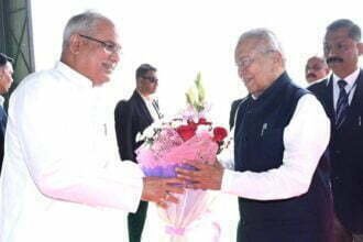 छत्तीसगढ़ के मनोनीत राज्यपाल विश्व भूषण हरिचंदन राजधानी रायपुर पहुंचे, सीएम बघेल ने आत्मीय स्वागत किया