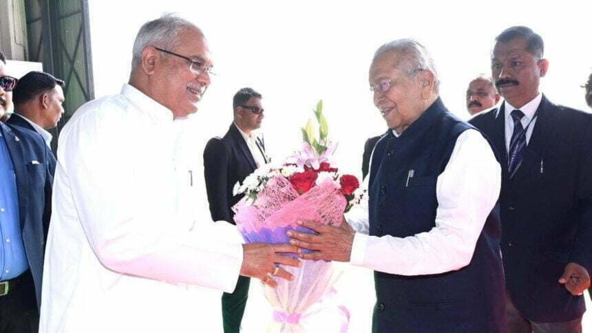 छत्तीसगढ़ के मनोनीत राज्यपाल विश्व भूषण हरिचंदन राजधानी रायपुर पहुंचे, सीएम बघेल ने आत्मीय स्वागत किया