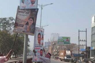 अवैध रूप से लगे 255 बैनर, पोस्टर व फ्लेक्स को निगम की टीम ने किया जब्त