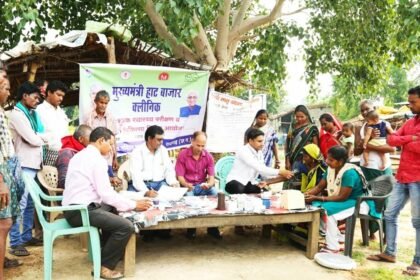 हाट-बाजार क्लीनिकों में 82 लाख लोगों का इलाज, 1749 हाट-बाजारों में नियमित पहुंच रही है स्वास्थ्य विभाग की टीम