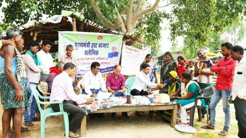 हाट-बाजार क्लीनिकों में 82 लाख लोगों का इलाज, 1749 हाट-बाजारों में नियमित पहुंच रही है स्वास्थ्य विभाग की टीम