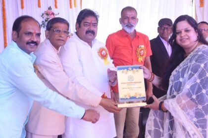 कल्याण महाविद्यालय के वार्षिक उत्सव में हुआ महिला कांग्रेस नेत्री श्वेता मिश्रा व एनएसयूआई प्रदेश महासचिव आकाश कनोजिया का सम्मान