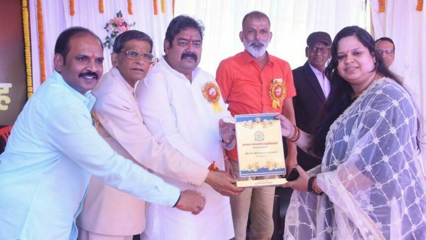 कल्याण महाविद्यालय के वार्षिक उत्सव में हुआ महिला कांग्रेस नेत्री श्वेता मिश्रा व एनएसयूआई प्रदेश महासचिव आकाश कनोजिया का सम्मान