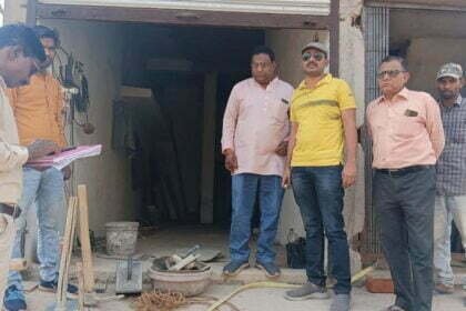 चेतावनी के बाद भी नहीं थम रहा अवैध निर्माण व कारोबार, निगम ने किया समान जब्त और लगाया जुर्माना