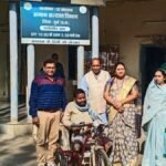 समाज कल्याण विभाग द्वारा दिव्यांग को मिला व्हील चेयर