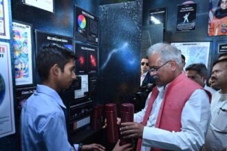 मुख्यमंत्री ने ग्रहों के भार को किया महसूस, एस्ट्रो लैब में बच्चों ने दिखाया ग्रेविटी का प्रभाव