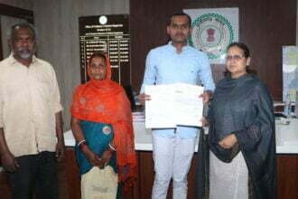 सूरजपुर का होनहार छात्र सूरज बनेगा डॉक्टर, डीएमएफ मद से मिली आर्थिक मदद