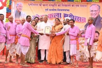 राज्य सरकार लोक कलाकारों के संरक्षण एवं संवर्धन का काम कर रही है - ताम्रध्वज साहू