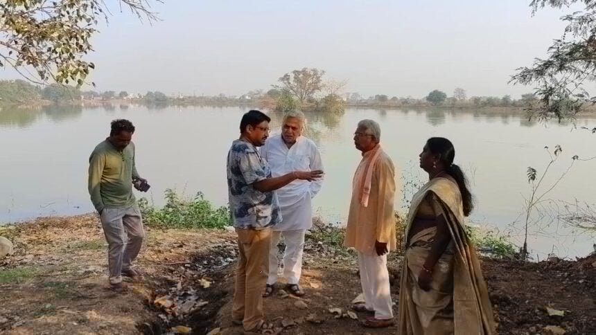 बोर व तालाबों में लगातार कम हो रहा जलस्तर, सिंचाई विभाग नहरों की सफाई कर बांध से छोड़े पानी-वोरा